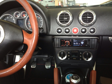 Audi%20TT%20Radio-2.jpg